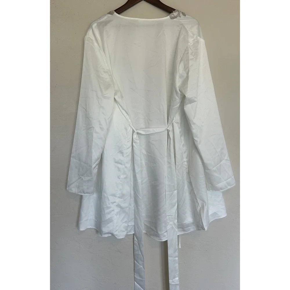 Flora Nikrooz White Satin Robe Silver Floral Appliqué L XL Tie Front Lightweight - Picture 7 of 7